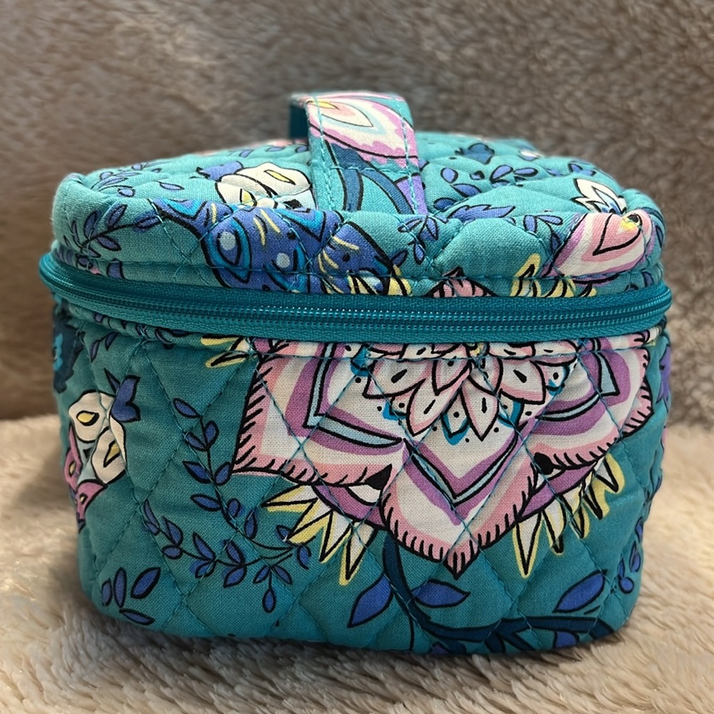 VERA BRADLEY Peacock Garden Train Case - Picture 4 of 7